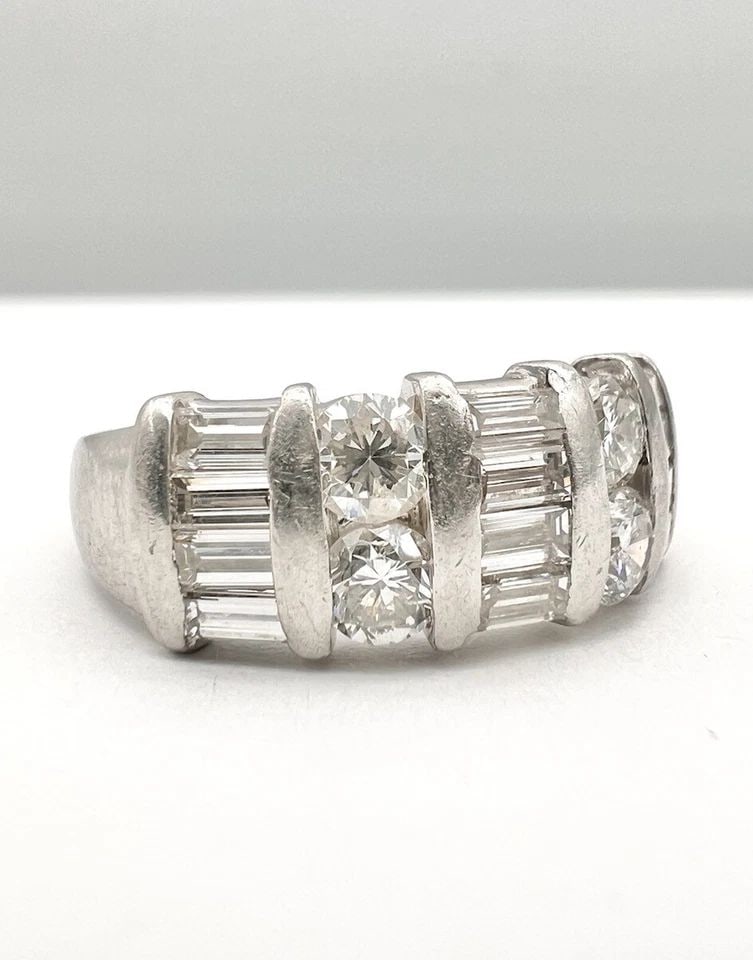 DESIGNER FINE 950 PLATINUM 2.32TCW ROUND & BAGUETTE DIAMOND RING 13G (1 of 2)