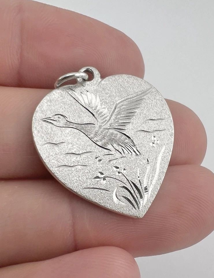 ANTIQUE OLD CHINESE SOLID PURE PLATINUM ENGRAVED DUCK DESIGN HEART PENDANT 11.4G (1 of 2)
