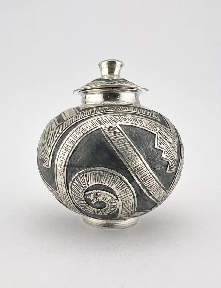 RARE VINTAGE NAVAJO STERLING SILVER DETAILED OVERLAY URN VASE JAR CONTAINER (1 of 2)