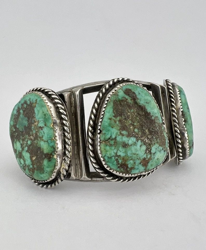 1976 CHIEF BERTHA VTG NAVAJO STERLING KING'S MANASSA TURQUOISE CUFF BRACELET 85G (1 of 2)