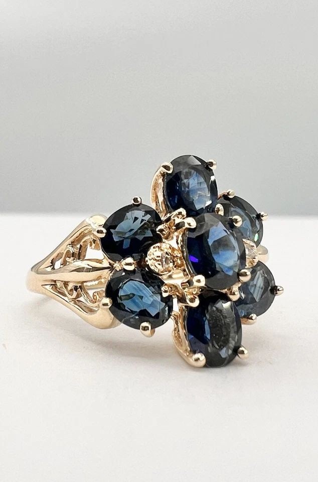 DESIGNER 14K YELLOW GOLD NATURAL 3.50CT BLUE SAPPHIRE & DIAMOND FLOWER RING: DESIGNER 14K YELLOW GOLD NATURAL 3.50CT BLUE SAPPHIRE & DIAMOND FLOWER RING Designer 14K Yellow Gold Natural 3.50ct Blue Sapphire & Diamond Flower Ring Size: 9.25 - Can be Resized With Out Damage Weig