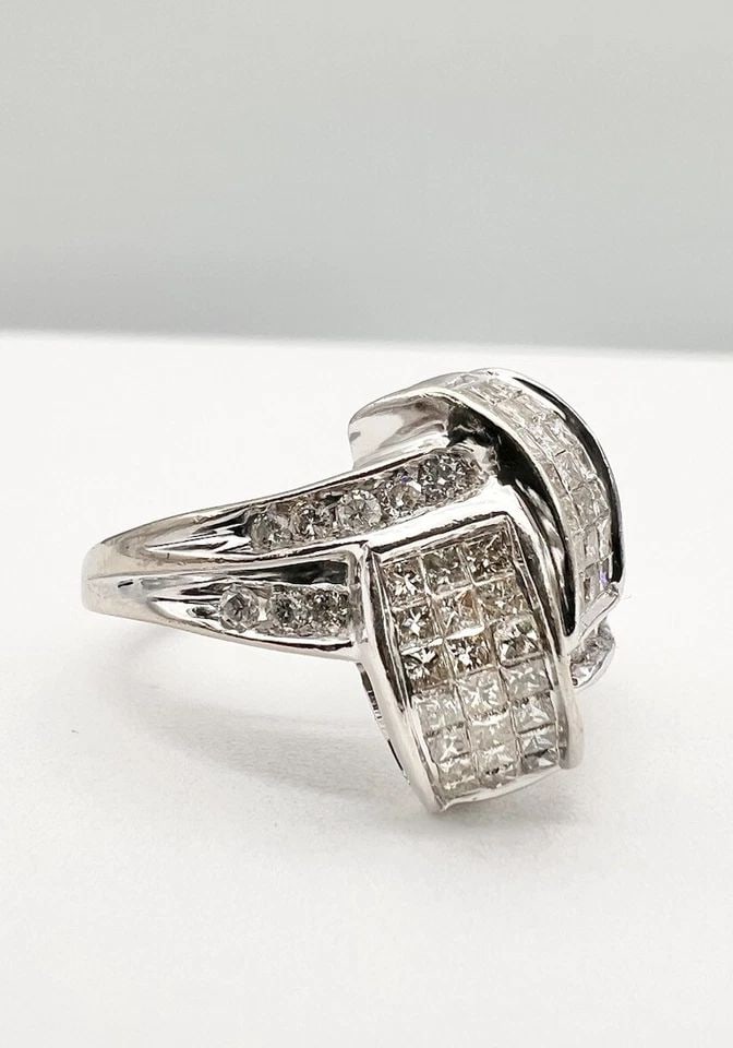 DESIGNER 14K WHITE GOLD PRINCESS CUT & ROUND DIAMOND RING (1 of 2)