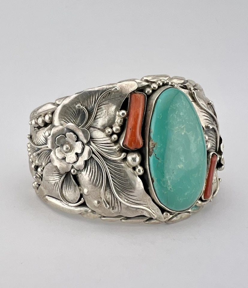 HUGE VTG NAVAJO STERLING SILVER FOX TURQUOISE CORAL STAMPED CUFF BRACELET 86.5G: HUGE VTG NAVAJO STERLING SILVER FOX TURQUOISE CORAL STAMPED CUFF BRACELET 86.5G HUGE Vtg Navajo Sterling Silver Fox Turquoise & Coral Stamped Cuff Bracelet 86.5g Cuff is 6 1/8" tip to Tip and has a 1"