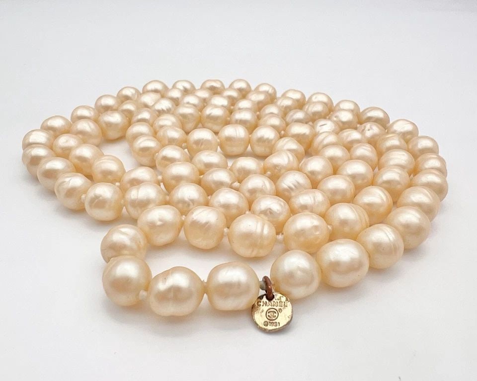 AUTHENTIC CHANEL 1981 FAUX BAROQUE PEARL LAYERING BEADED WOMEN'S NECKLACE 45": AUTHENTIC CHANEL 1981 FAUX BAROQUE PEARL LAYERING BEADED WOMEN'S NECKLACE 45" Authentic Chanel 1981 Faux Baroque Pearl Layering Beaded Women's Necklace 45" Size: 45" Long Faux Baroque Pearls Are Aroun