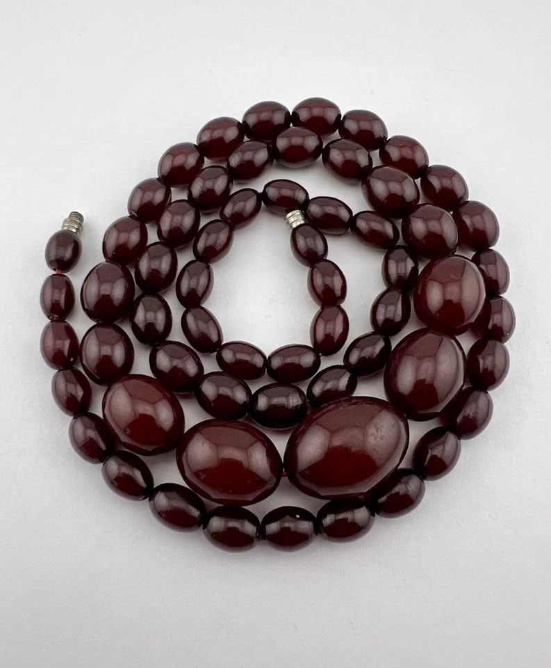 ANTIQUE OLD CHERRY AMBER BAKELITE FATURAN BEADS NECKLACE 44.6G - 28.5" (1 of 2)
