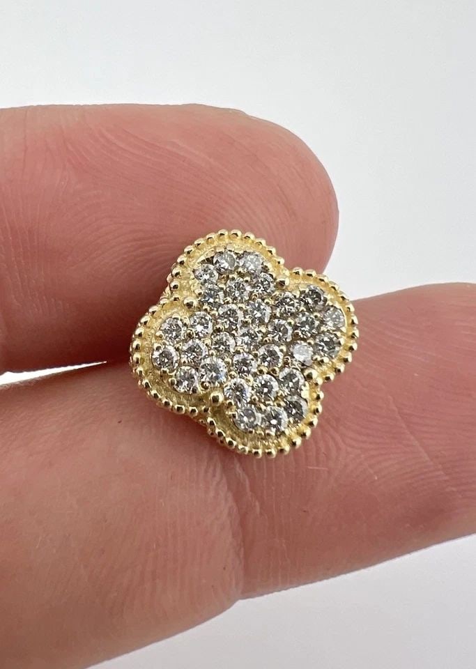 DESIGNER 14K YELLOW GOLD PAVE SET .31TCW DIAMOND CLOVER FLOWER SLIDE PENDANT: DESIGNER 14K YELLOW GOLD PAVE SET .31TCW DIAMOND CLOVER FLOWER SLIDE PENDANT Designer 14k Yellow Gold Pave Set .31tcw Diamond Clover Flower Slide Pendant 2g Size: Just Over 1/2" Tall By Wide Metal: 14