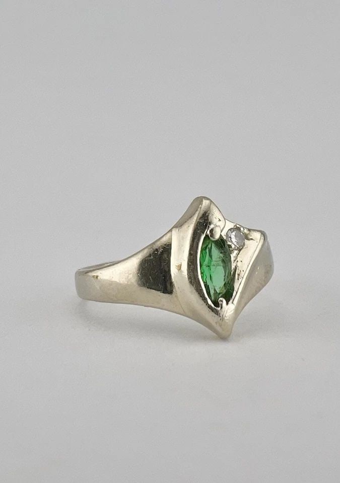 VINTAGE 14K WHITE GOLD MARQUISE CUT EMERALD & DIAMOND WOMEN'S RING (1 of 2)