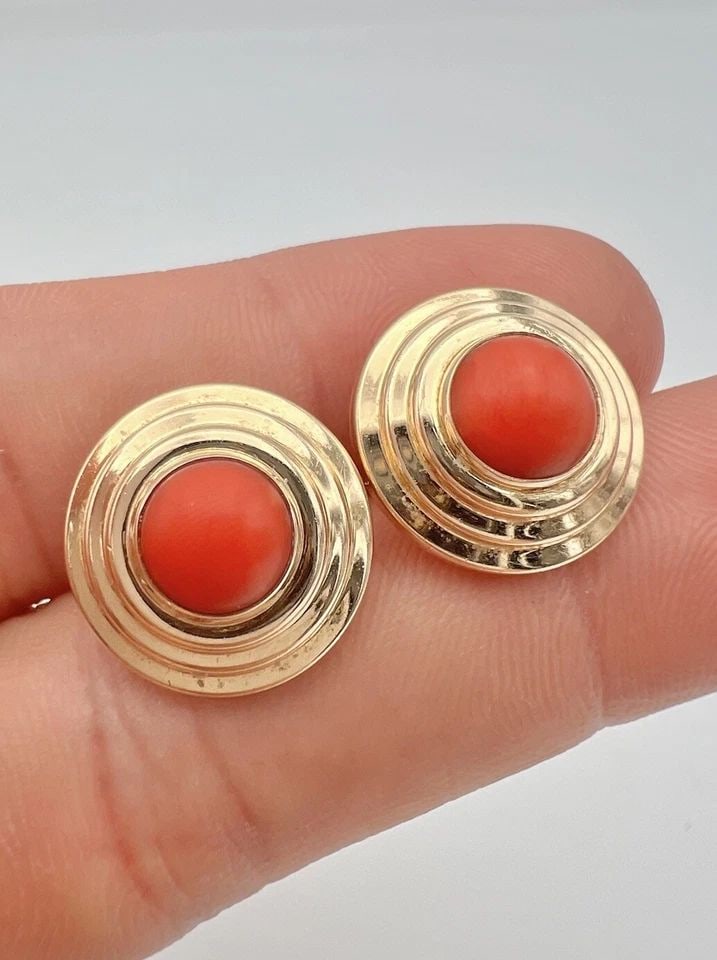VINTAGE 14K YELLOW GOLD RED MEDITERRANEAN CORAL STUD POST EARRINGS (1 of 2)