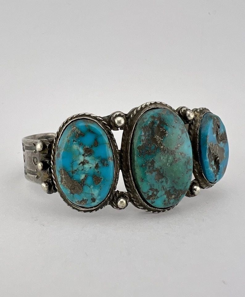 EARLY FRED HARVEY NAVAJO STERLING SILVER TURQUOISE STAMPED ARROW CUFF BRACELET (1 of 2)