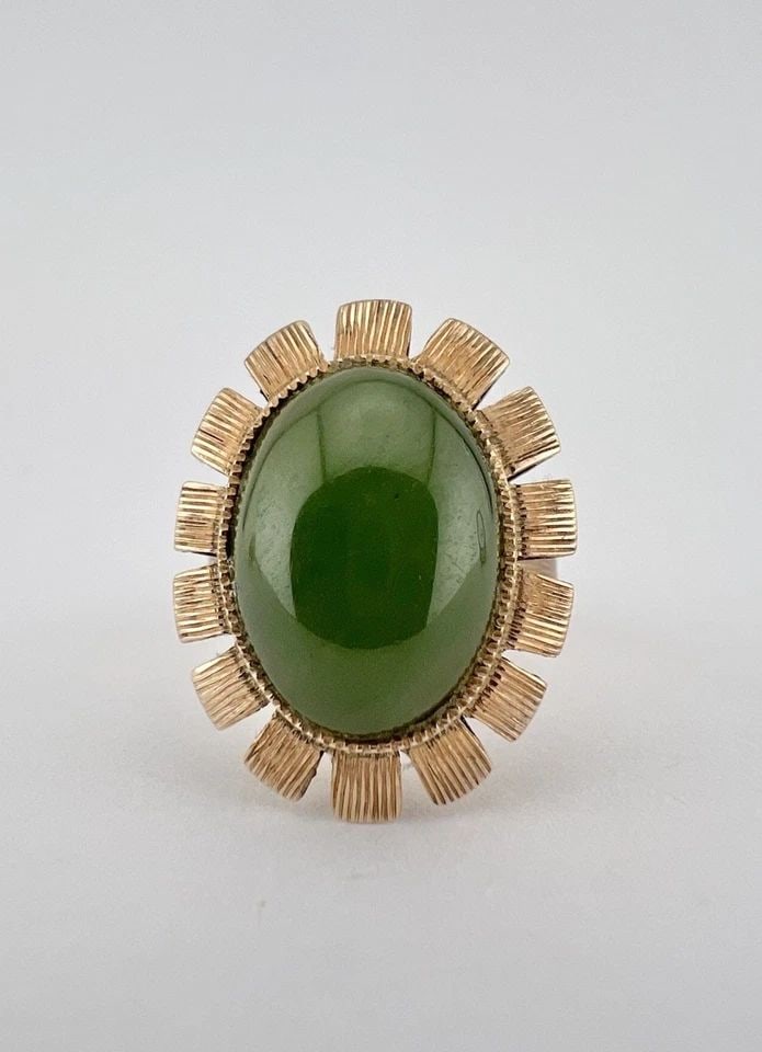 ANTIQUE 10K ROSE GOLD CABOCHON GREEN NEPHRITE JADE RING (1 of 2)