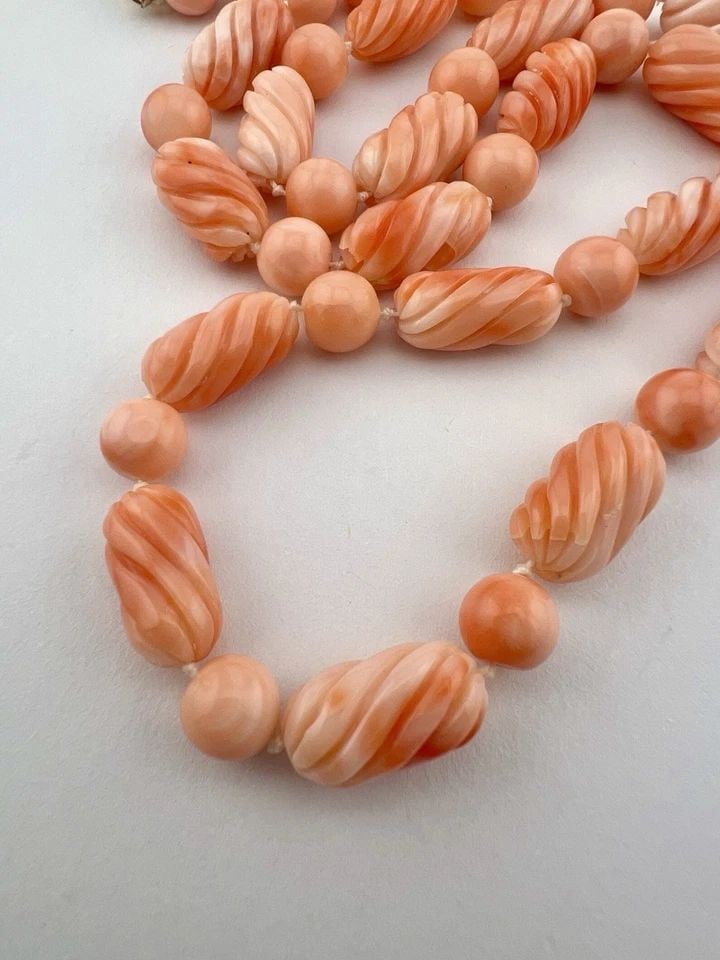 VINTAGE ANGEL SKIN TWIST CARVED BARREL BEAD NECKLACE 29.5" -66G (1 of 2)