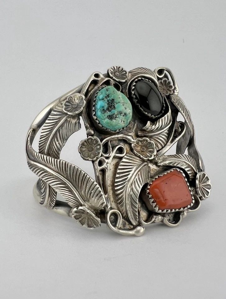VTG NAVAJO STERLING SILVER TURQUOISE & CORAL ONYX STAMPED FEATHER CUFF BRACELET (1 of 2)
