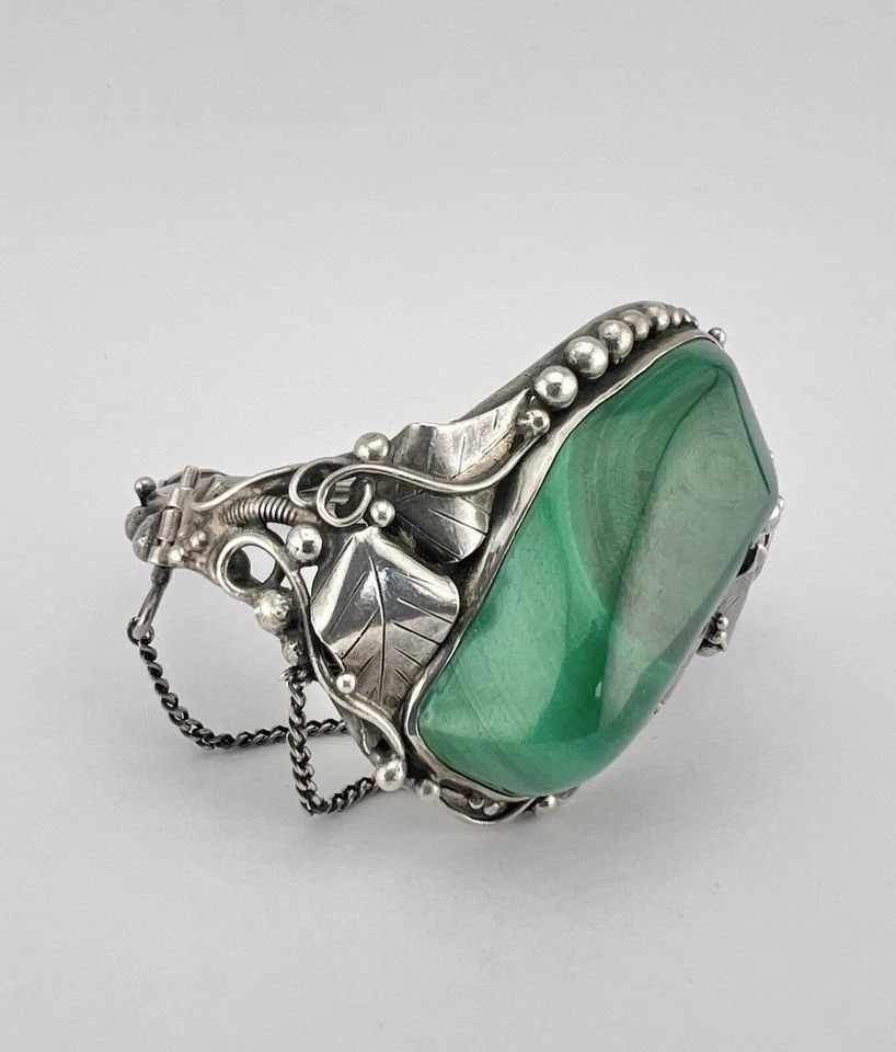 ANTIQUE ART NOUVEAU STERLING SILVER NATURAL MALACHITE FLORAL BANGLE BRACELET (1 of 2)