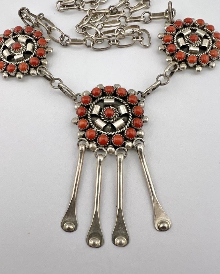 VINTAGE ZUNI STERLING SILVER PETIT POINT RED CORAL CLUSTER COLLAR NECKLACE 19.5" (1 of 2)