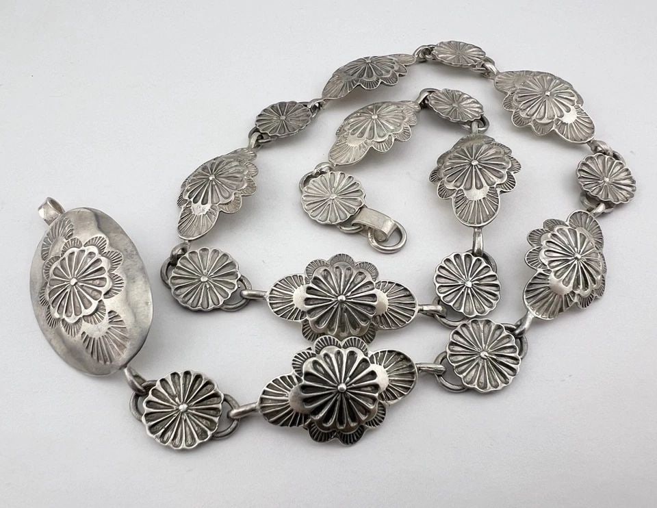 HEAVY VTG 66G NAVAJO STERLING SILVER DETAILED HAND STAMPED CONCHO LINK HAT BAND: HEAVY VTG 66G NAVAJO STERLING SILVER DETAILED HAND STAMPED CONCHO LINK HAT BAND HEAVY Vtg 66g NAVAJO Sterling Silver Detailed Hand Stamped Concho Link Hat Band Size: 23.75" Long tip To Tip Small Conch