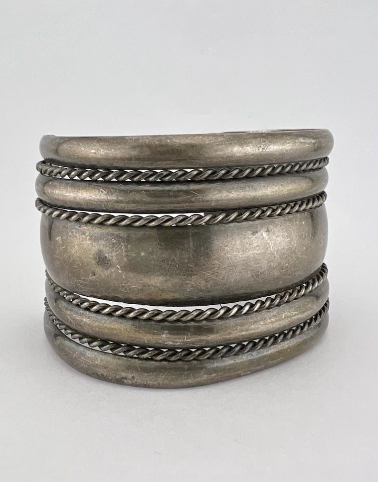HUGE VINTAGE NAVAJO STERLING SILVER TWIST 1 7/8" WIDE CUFF BRACELET 87.6G (1 of 2)