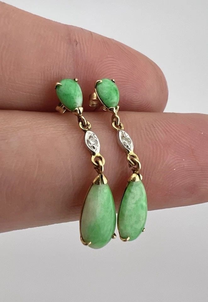 OLD CHINESE 18K YELLOW GOLD IMPERIAL GREEN JADE & DIAMOND POST DANGLE EARRINGS (1 of 2)