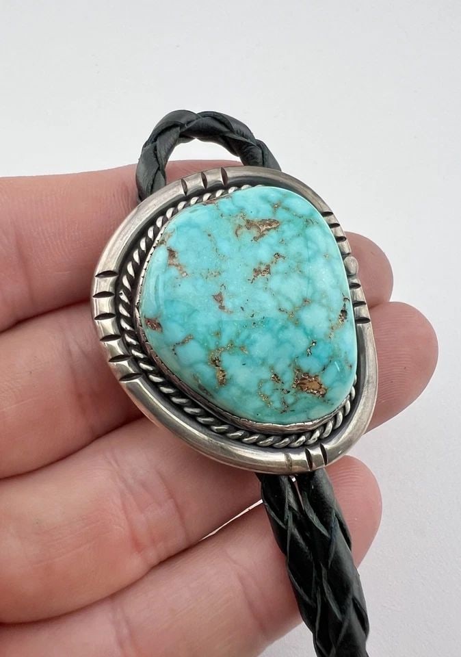 VTG NAVAJO STERLING SILVER WEBBED CARICO LAKE TURQUOISE STAMPED OVAL BOLO TIE (1 of 2)