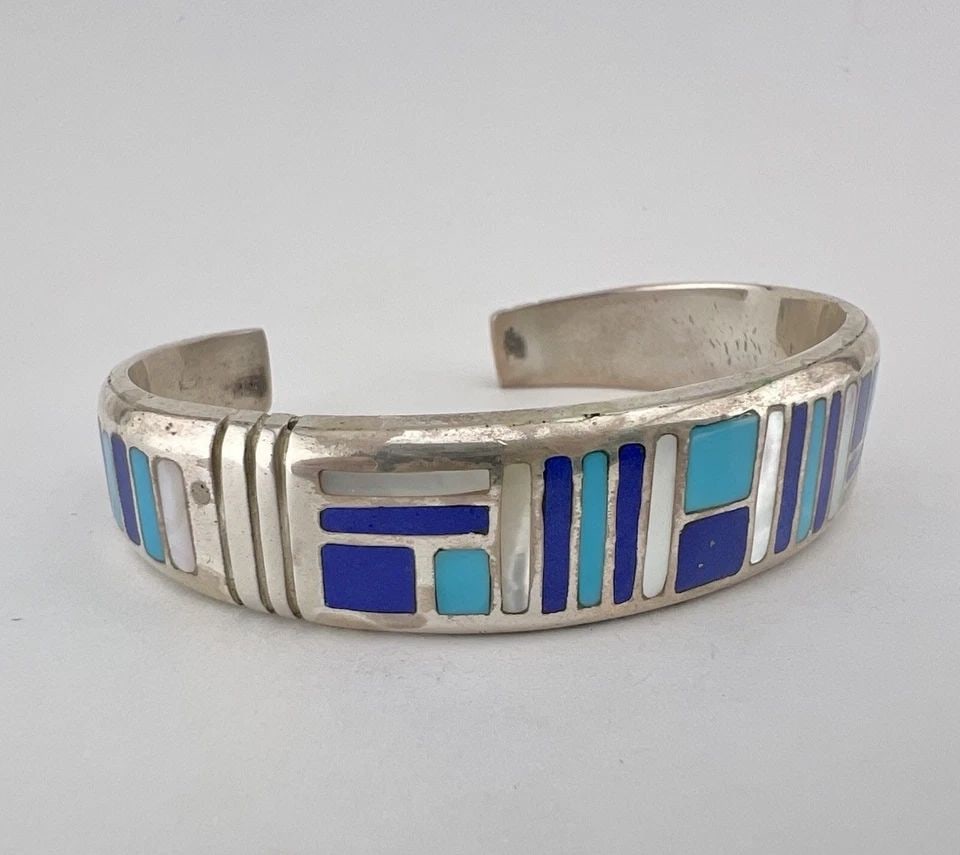 VINTAGE NAVAJO STERLING SILVER TURQUOISE & MOP & LAPIS FLUSH CUFF BRACELET 37.2G: VINTAGE NAVAJO STERLING SILVER TURQUOISE & MOP & LAPIS FLUSH CUFF BRACELET 37.2G Vintage Navajo Sterling Silver Turquoise & MOP & Lapis Flush Cuff Bracelet 37.2g Cuff is 5 1/8" tip to Tip and has a 7/