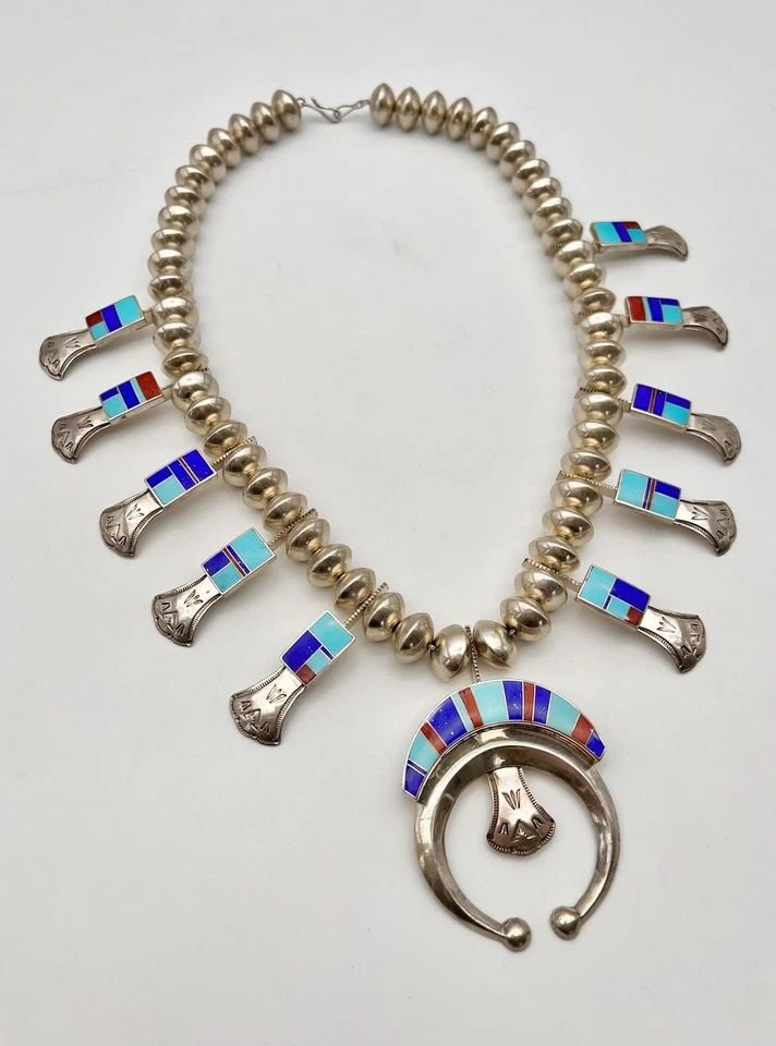 VINTAGE HOPI STERLING SILVER TRIBAL DESIGN OVERLAY CUFF BRACELET 33.8G: VINTAGE HOPI STERLING SILVER TRIBAL DESIGN OVERLAY CUFF BRACELET 33.8G Vintage Hopi Sterling Silver Tribal Design Overlay Cuff Bracelet 33.8g Cuff is Around 5 3/8" tip to Tip and has a 1" Wide Adjusta