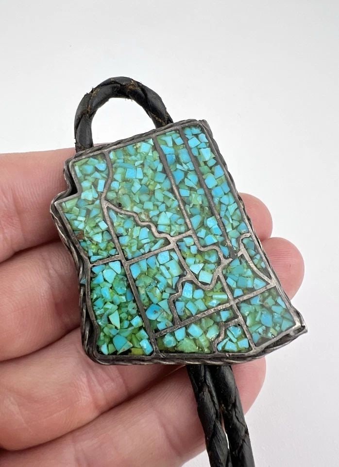 VTG NAVAJO STERLING SILVER CRUSHED CHIP TURQUOISE ARIZON STATE SHAPED BOLO TIE (1 of 2)