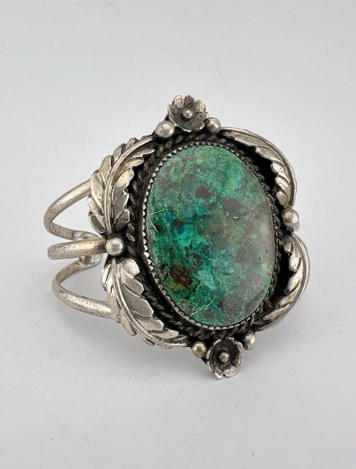 VTG NAVAJO STERLING SILVER NATURAL CHRYSOCOLLA STAMPED WIDE CUFF BRACELET 43G (1 of 2)