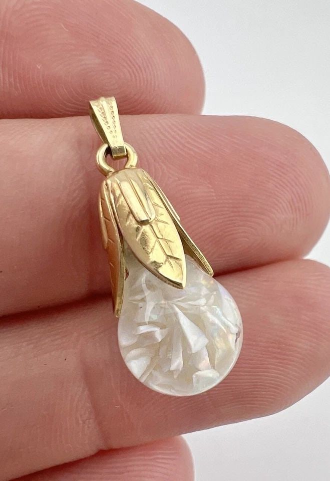 ANTIQUE VICTORIAN 14K YELLOW GOLD FLOATING CHIP OPAL ORB CHARM PENDANT: ANTIQUE VICTORIAN 14K YELLOW GOLD FLOATING CHIP OPAL ORB CHARM PENDANT Antique Victorian 14k Yellow Gold Floating Chip Opal Orb Charm Pendant Size: Over 1" Tall With Bail By 9mm Wide At The Base Metal