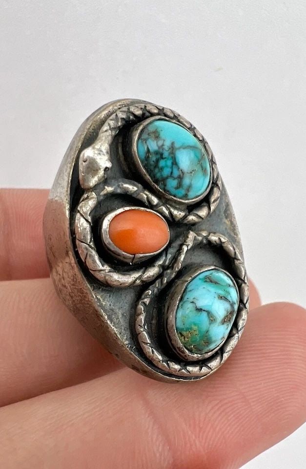 VTG NAVAJO STERLING SILVER NEVADA BLUE TURQUOISE & CORAL SNAKE MEN'S RING 26.6G: VTG NAVAJO STERLING SILVER NEVADA BLUE TURQUOISE & CORAL SNAKE MEN'S RING 26.6G Vtg Navajo Sterling Silver Nevada Blue Turquoise & Coral Snake Men's Ring 26.6g Ring Size: 9.75 - Can Be Resized Weight 