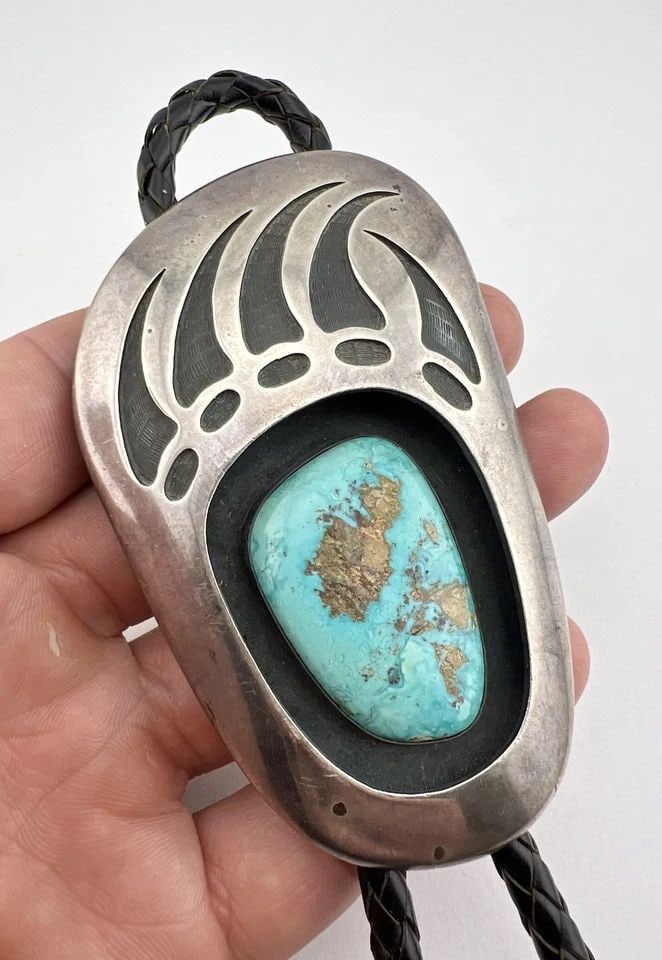 HUGE VINTAGE NAVAJO STERLING SILVER HIGH GRADE ROYSTON TURQUOISE TWIST RING: HUGE VINTAGE NAVAJO STERLING SILVER HIGH GRADE ROYSTON TURQUOISE TWIST RING HUGE Vintage Navajo Sterling Silver High Grade Royston Turquoise Twist Ring Ring Size: 10.25 -10.5 Range - Can Be Re Sized W