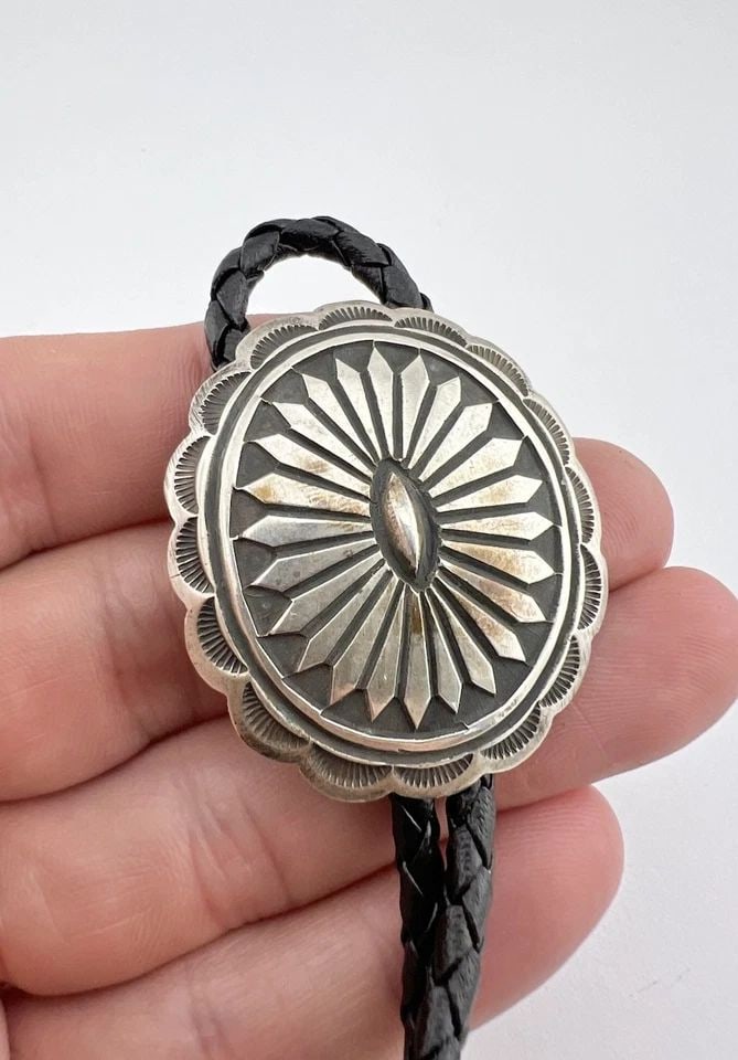 CALVIN MARTINEZ NAVAJO STERLING SILVER DEEP STAMPED OVAL CONCHO BOLO TIE 1 5/8" (1 of 2)