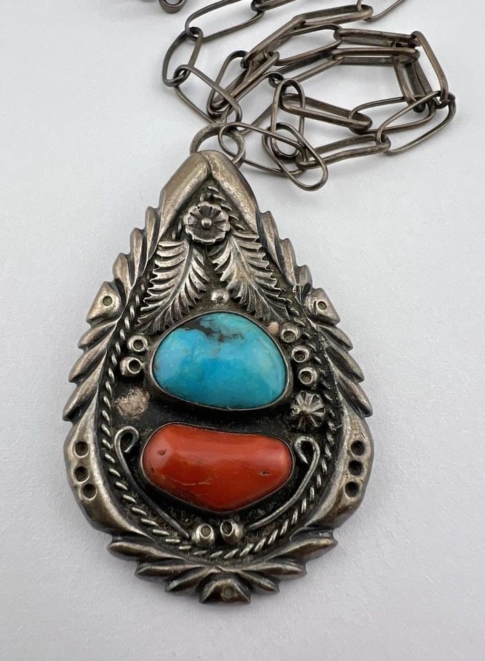 VTG NAVAJO STERLING SILVER BISBEE TURQUOISE & CORAL LINK NECKLACE PENDANT (1 of 2)