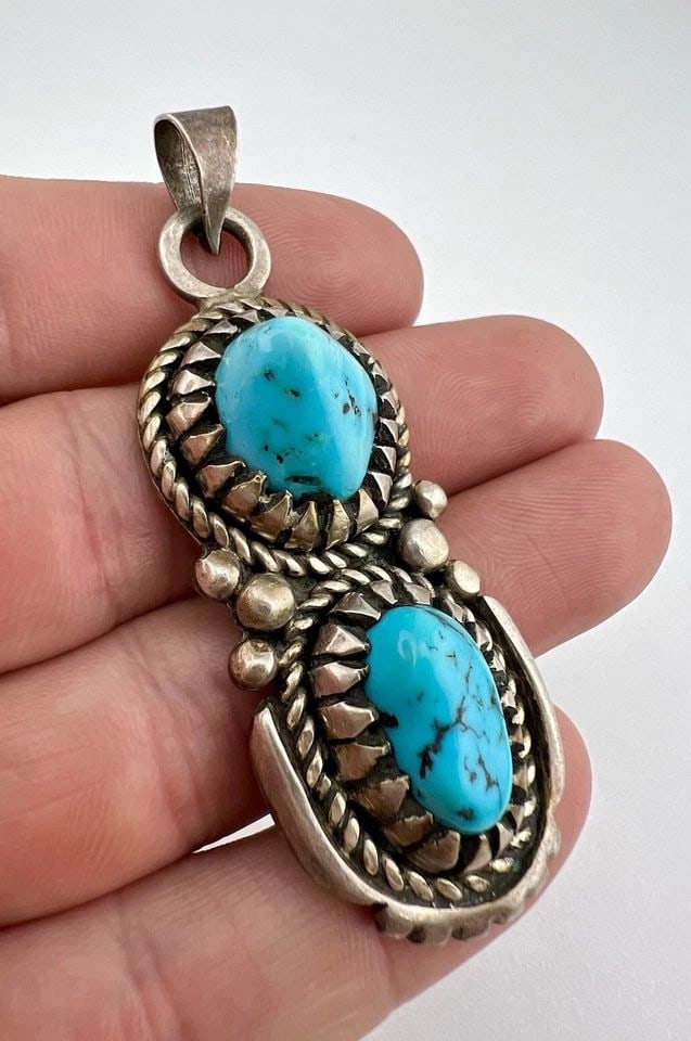 VTG NAVAJO STERLING SILVER HIGH GRADE BULLET KINGMAN TURQUOISE PENDANT 2.75" (1 of 2)