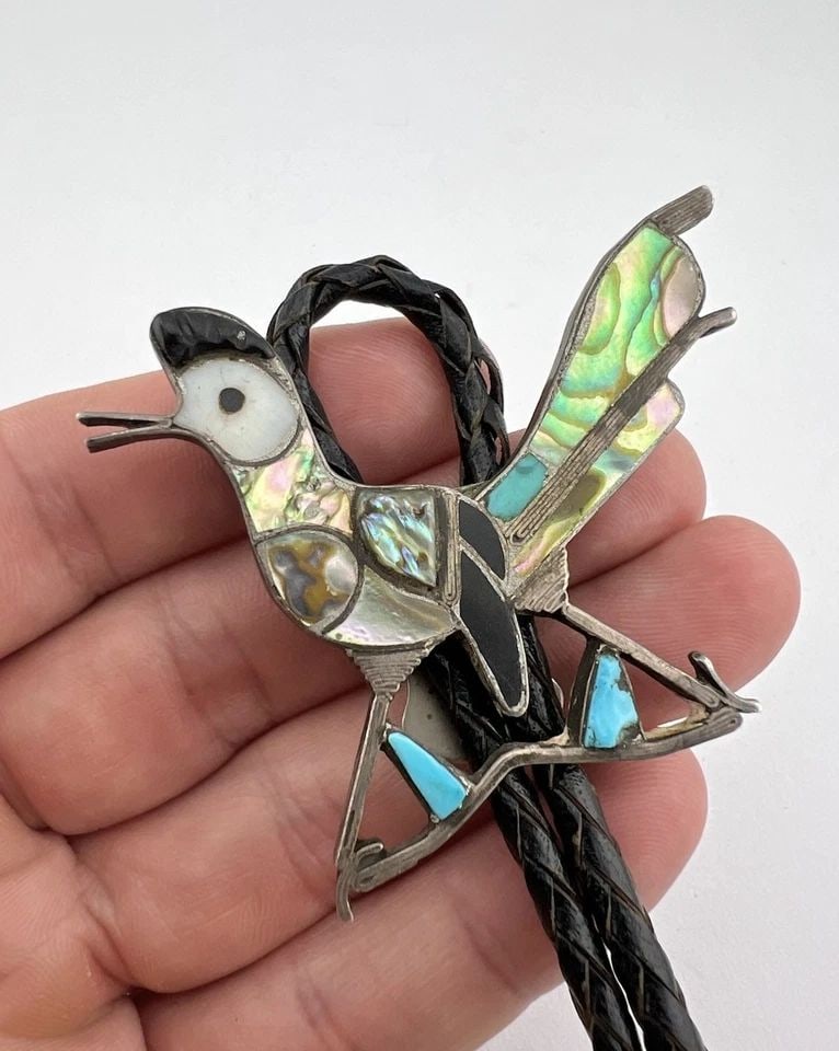 EARLY ZUNI STERLING SILVER FLUSH MULTI GEMSTONE ROADRUNNER BOLO TIE 2.5" (1 of 2)