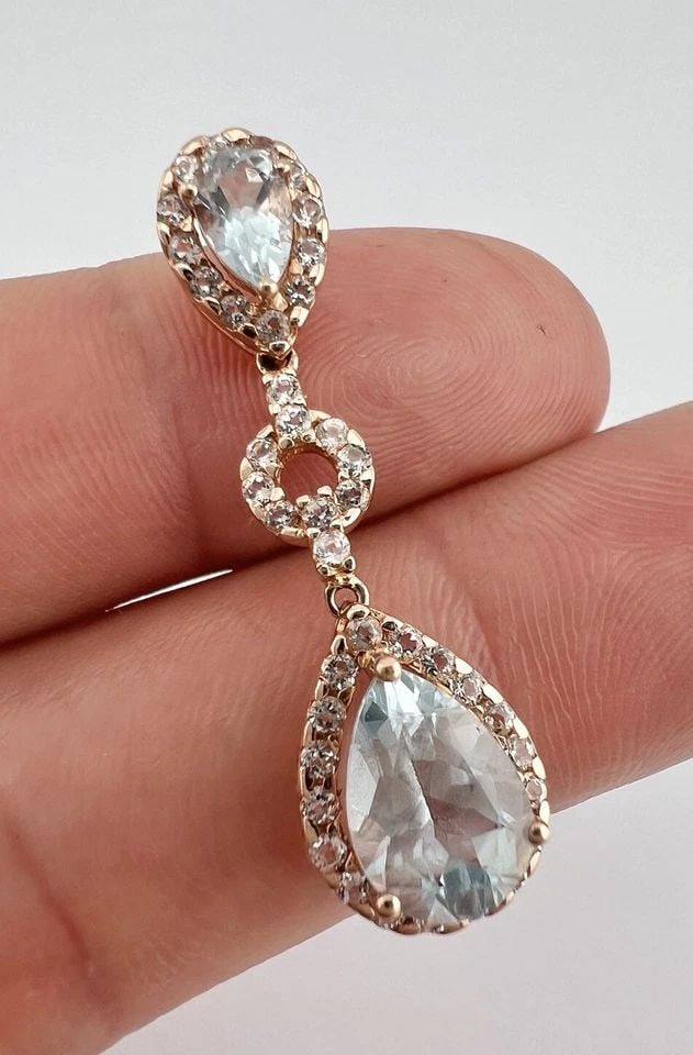 DESIGNER 10K ROSE GOLD BLUE & WHITE TOPAZ HALO DANGLE PENDANT 1.5": DESIGNER 10K ROSE GOLD BLUE & WHITE TOPAZ HALO DANGLE PENDANT 1.5" Designer 10k Rose Gold Blue & White Topaz Halo Dangle Pendant 1.5" Size: 1 1/2" Tall By Just Under 1/2" Wide At The Base Metal: 10k R