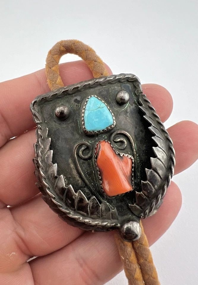VTG NAVAJO STERLING SILVER FOX TURQUOISE & RED CORAL STAMPED BOLO TIE 2": VTG NAVAJO STERLING SILVER FOX TURQUOISE & RED CORAL STAMPED BOLO TIE 2" Vtg Navajo Sterling Silver Fox Turquoise & Red Coral Stamped Bolo Tie 2" Size: 2" Tall by 1 3/4" Wide Weight is 38.0 Grams on m