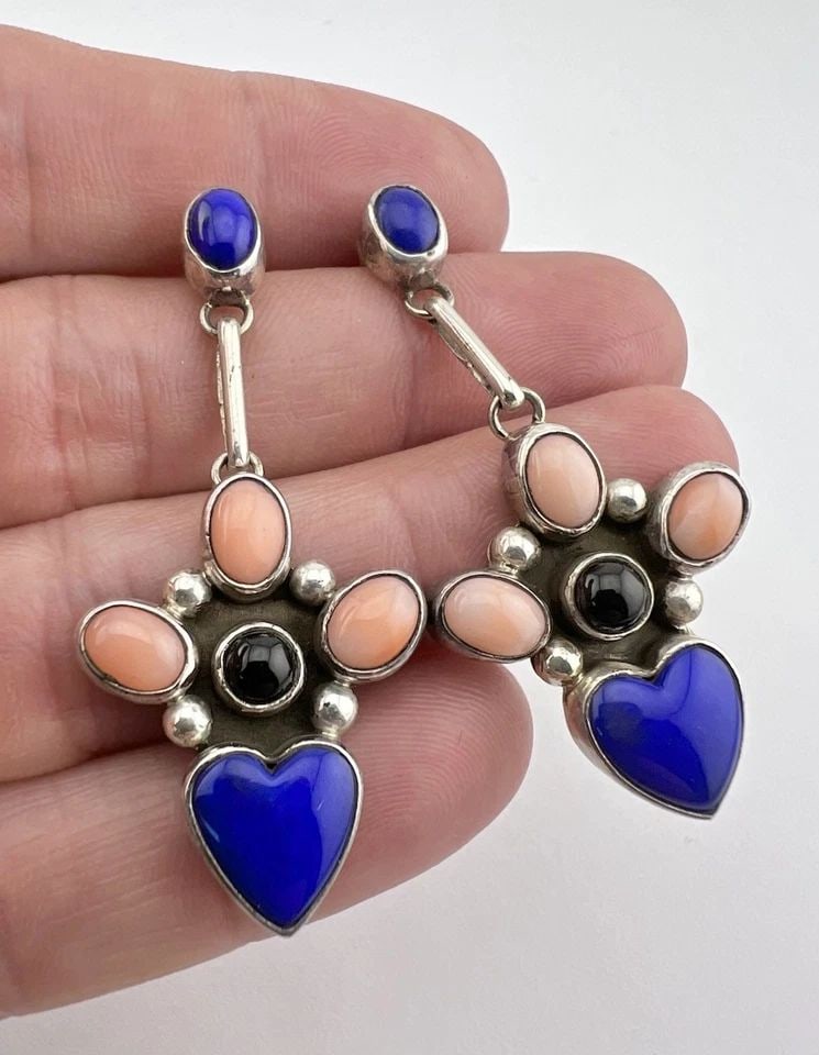 VTG NAVAJO STERLING SILVER CORAL LAPIS & ONYX HEART DANGLE POST EARRINGS 2 1/8" (1 of 2)