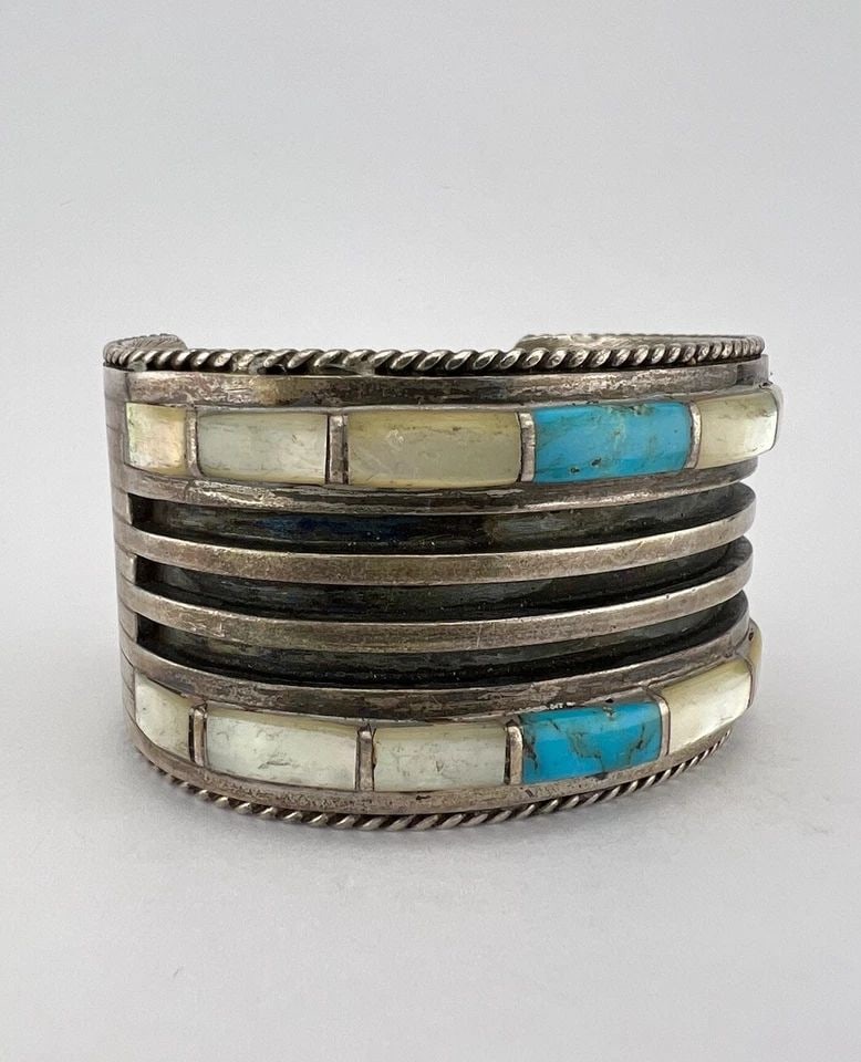 VINTAGE EDISON & LAURENDA BOBELU ZUNI FISH SCALE TURQUOISE FLUSH INLAY MENS RING (1 of 2)