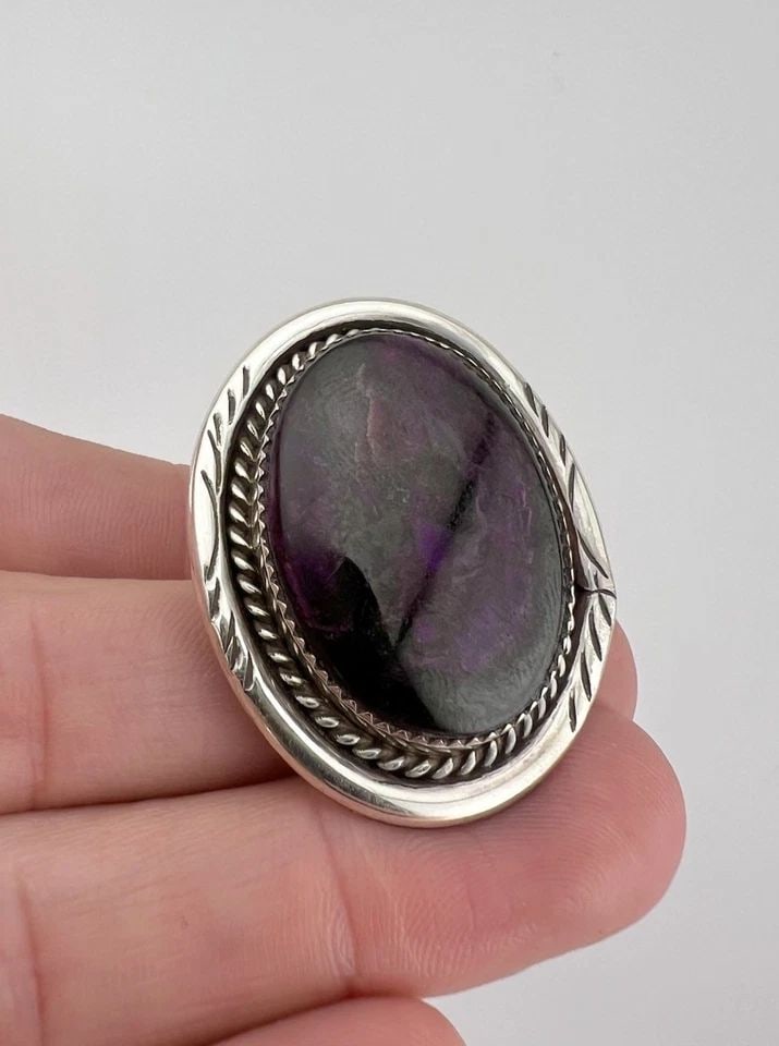 HUGE 1 5/8" VTG NAVAJO STERLING SILVER SUGILITE OVAL STAMPED RING (1 of 2)