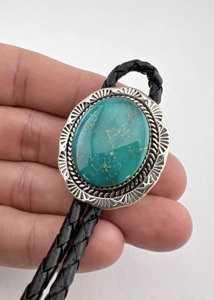 VTG DOUG ZACHARY NAVAJO STERLING SILVER HIGH GRADE WEBBED FOX TURQUOISE BOLO TIE: VTG DOUG ZACHARY NAVAJO STERLING SILVER HIGH GRADE WEBBED FOX TURQUOISE BOLO TIE Vtg Doug Zachary Navajo Sterling Silver High Grade Webbed Fox Turquoise Bolo Tie Size: 1 3/8" Tall by About 1 1/4" Wide