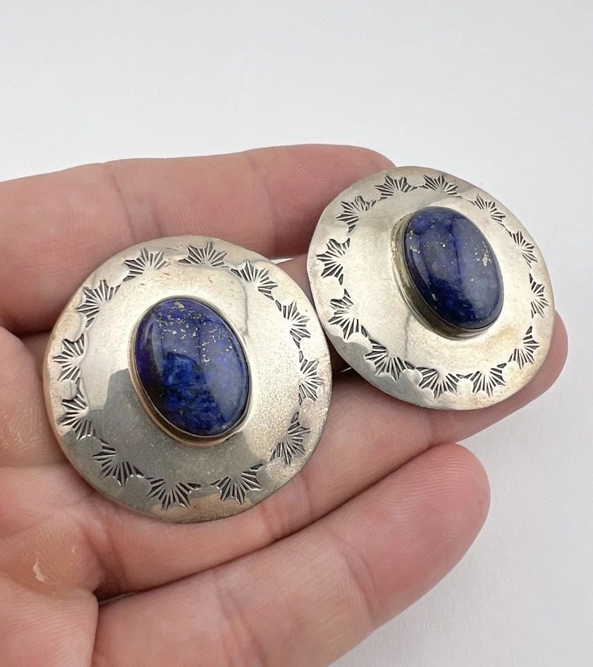 VTG NAVAJO STERLING SILVER BLUE LAPIS LAZULI STAMPED ROUND POST EARRINGS 1.5": VTG NAVAJO STERLING SILVER BLUE LAPIS LAZULI STAMPED ROUND POST EARRINGS 1.5" Vtg Navajo Sterling Silver Blue Lapis Lazuli Stamped Round Post Earrings 1.5" Size: 1 1/2" Tall and Wide Weight is 14.9 Gr