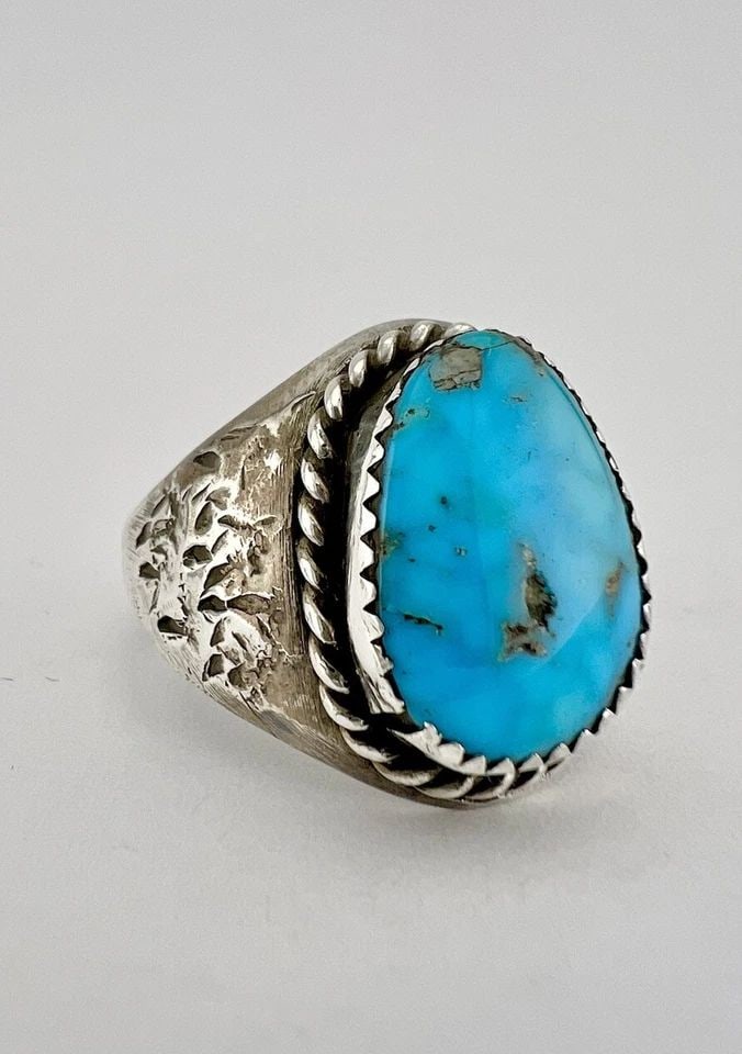 VTG NAVAJO STERLING SILVER BLUE WEBBED FOX TURQUOISE STAMPED MNE'S RING: VTG NAVAJO STERLING SILVER BLUE WEBBED FOX TURQUOISE STAMPED MNE'S RING Vtg Navajo Sterling Silver Blue Webbed Fox Turquoise Stamped Mne's Ring Size: 10.75 - Can Be Re Sized Weight is 15.2 Grams on my