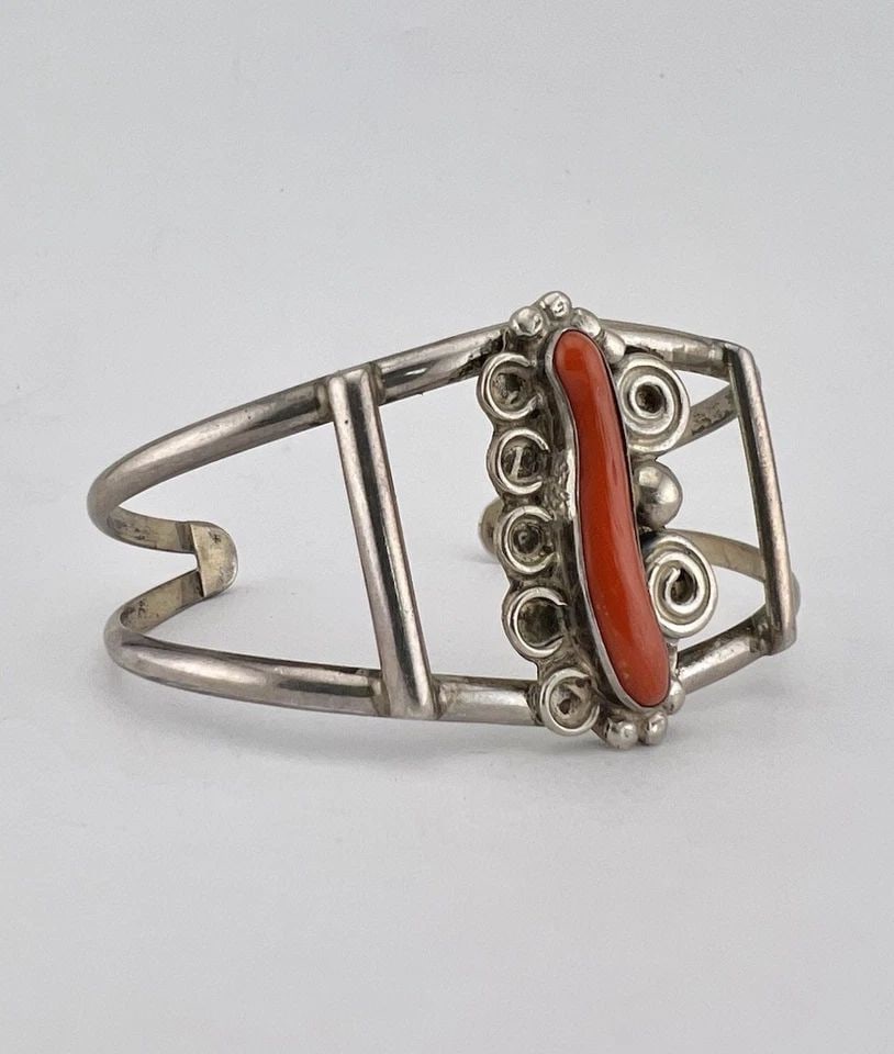 VINTAGE NAVAJO STERLING SILVER MEDITERRANEAN BRANCH CORAL CUFF BRACELET (1 of 2)
