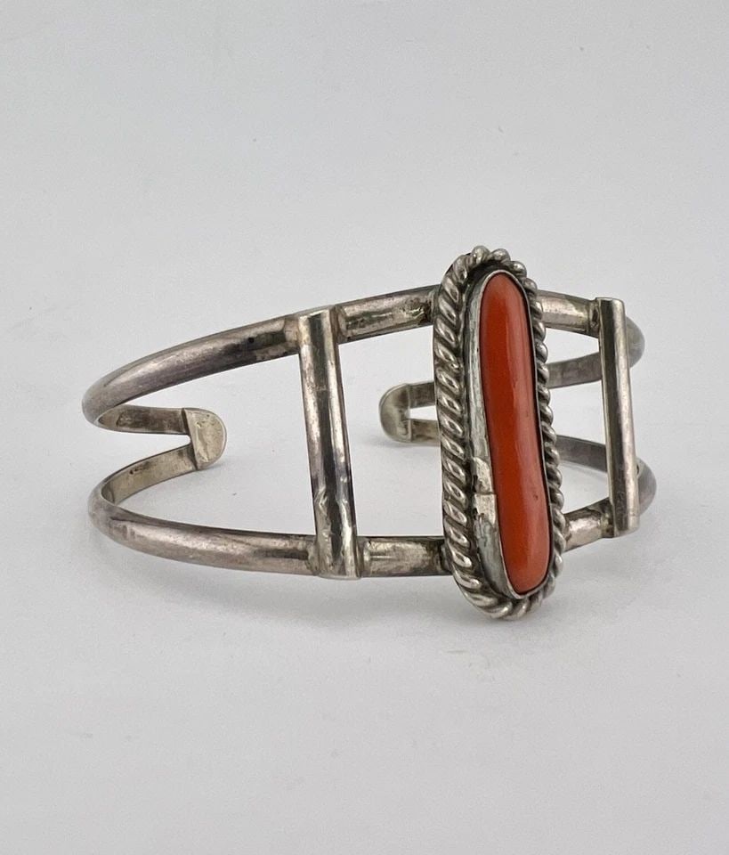 VINTAGE NAVAJO STERLING SILVER MEDITERRANEAN BRANCH CORAL CUFF BRACELET: VINTAGE NAVAJO STERLING SILVER MEDITERRANEAN BRANCH CORAL CUFF BRACELET Vintage Navajo Sterling Silver Mediterranean Branch Coral Cuff Bracelet Cuff is Over 5 1/4" tip to Tip and has a 7/8" Wide Adjus