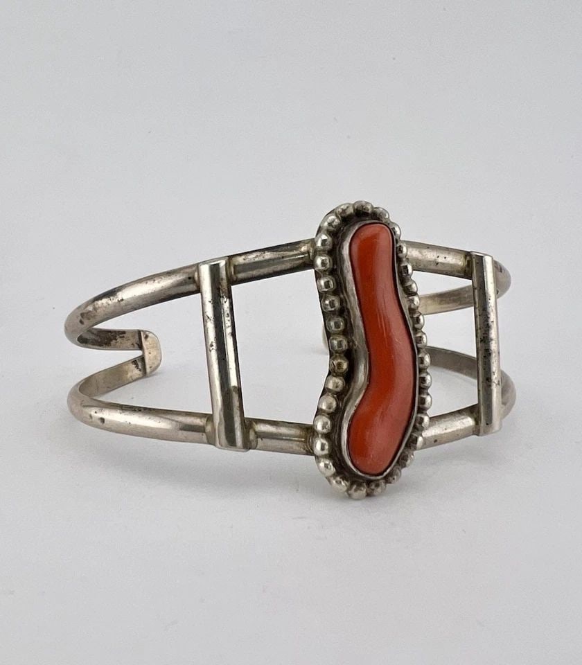 VINTAGE NAVAJO STERLING SILVER MEDITERRANEAN BRANCH CORAL CUFF BRACELET (1 of 2)