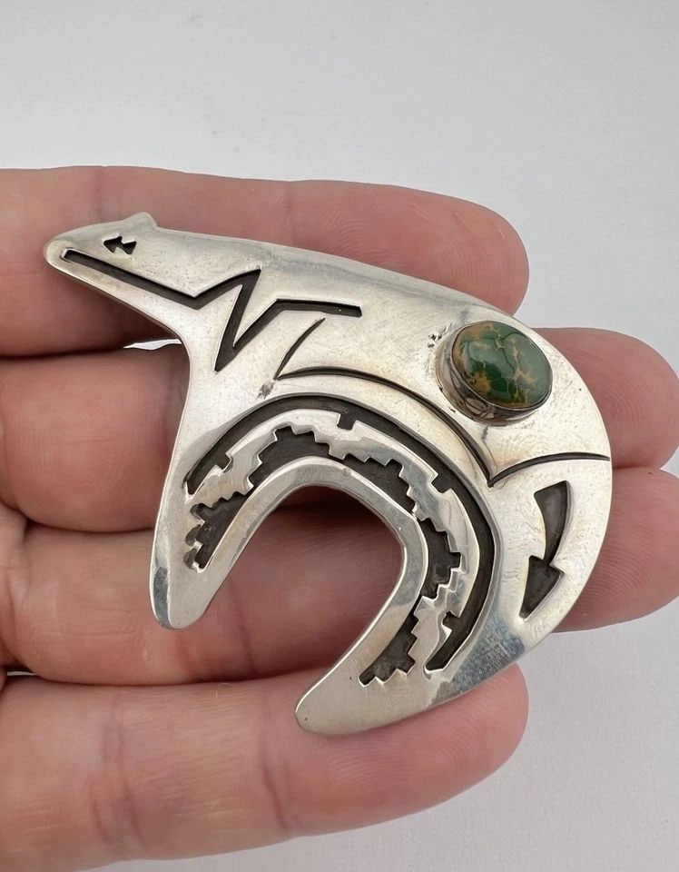 VTG NAVAJO STERLING SILVER ROYSTON TURQUOISE OVERLAY BEAR BROOCH PIN 2.5"-20G: VTG NAVAJO STERLING SILVER ROYSTON TURQUOISE OVERLAY BEAR BROOCH PIN 2.5"-20G Vtg Navajo Sterling Silver Royston Turquoise Overlay Bear Brooch Pin 2.5"-20g Size: 1 3/4" Tall by 2 1/2" Wide Metal: Ster