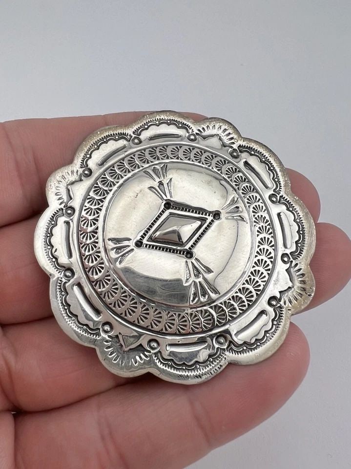 SUZIE JAMES NAVAJO STERLING SILVER DEEP STAMPED ROUND CONCHO PIN BROOCH 2 1/8": SUZIE JAMES NAVAJO STERLING SILVER DEEP STAMPED ROUND CONCHO PIN BROOCH 2 1/8" Suzie James Navajo Sterling Silver Deep Stamped Round Concho Pin Brooch 2 1/8" Size: 2 1/8" Tall & Wide Metal: Sterling S