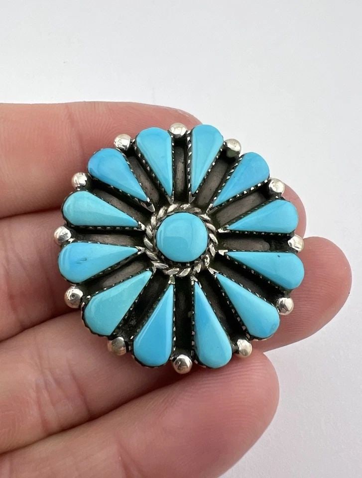 VINTAGE NAVAJO STERLING SILVER TURQUOISE ROUND CLUSTER PIN BROOCH PENDANT 1.5": VINTAGE NAVAJO STERLING SILVER TURQUOISE ROUND CLUSTER PIN BROOCH PENDANT 1.5" Vintage Navajo Sterling Silver Turquoise Round Cluster Pin Brooch Pendant 1.5" Size: 1 1/2" Tall & Wide Weight is 13.8 Gr