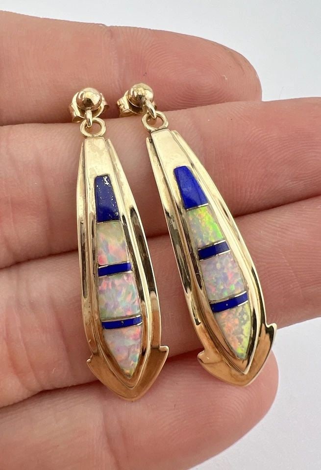 VINTAGE NAVAJO STERLING SILVER STAMPED SUNFACE ROUND HOOK DANGLE EARRINGS 2 1/8": VINTAGE NAVAJO STERLING SILVER STAMPED SUNFACE ROUND HOOK DANGLE EARRINGS 2 1/8" Vintage Navajo Sterling Silver Stamped Sunface Round Hook Dangle Earrings 2 1/8" Size: 2 1/8" Tall With Dangle 1 5/8" W