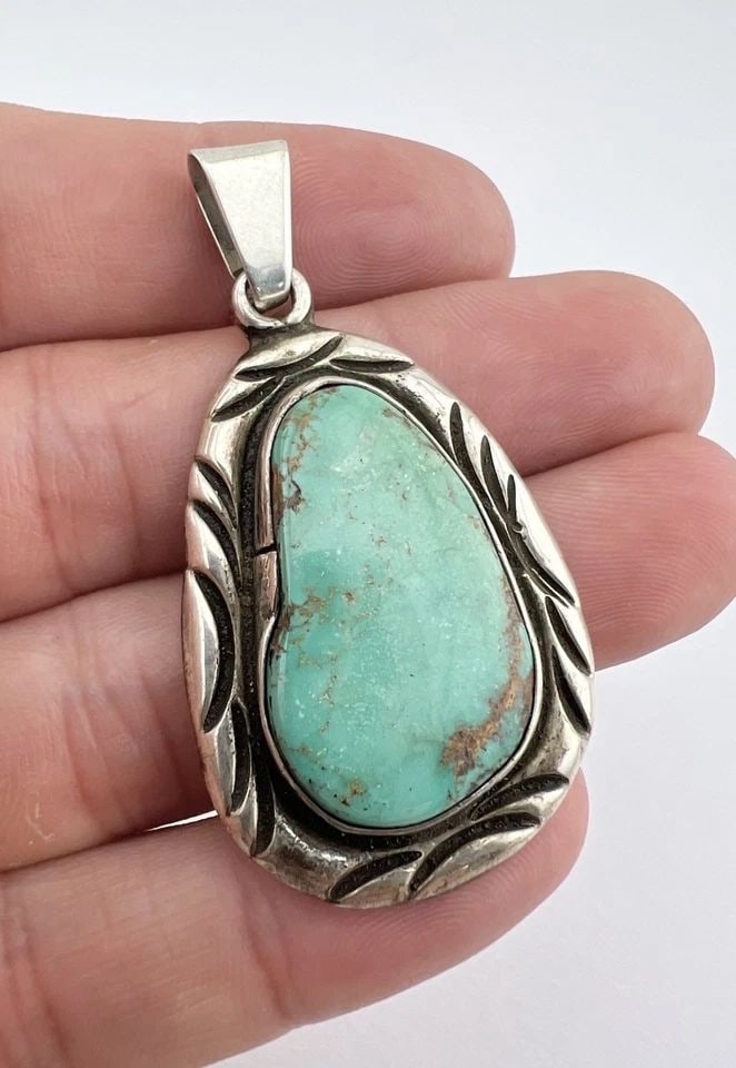 VINTAGE NAVAJO STERLING SILVER ROYSTON TURQUOISE STAMPED PENDANT 2 1/8": VINTAGE NAVAJO STERLING SILVER ROYSTON TURQUOISE STAMPED PENDANT 2 1/8" Vintage Navajo Sterling Silver Royston Turquoise Stamped Pendant 2 1/8" Size: 2 1/8" Tall With bail by 1 1/8" Wide Weight is 15.