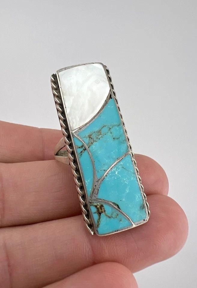 VTG N.LEE NAVAJO STERLING SILVER TURQUOISE & MOTHER OF PEARL FLUSH INLAY RING: VTG N.LEE NAVAJO STERLING SILVER TURQUOISE & MOTHER OF PEARL FLUSH INLAY RING Vtg N.Lee Navajo Sterling Silver Turquoise & Mother Of Pearl Flush Inlay Ring Size: 7 - Can Be Re Sized Weight is 9.7 Gram